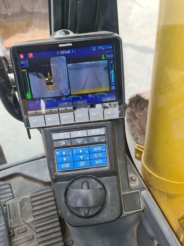 מחפר סורק Komatsu PC240NLC-11: תמונה 11