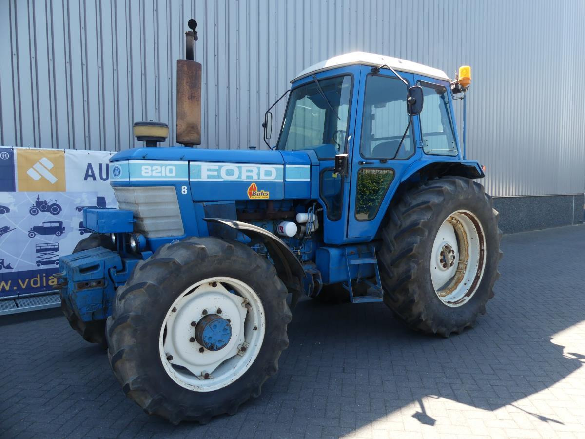 Ford 8210 - טרקטור חקלאי: תמונה 1 Ford 8210 - טרקטור חקלאי: תמונה 1