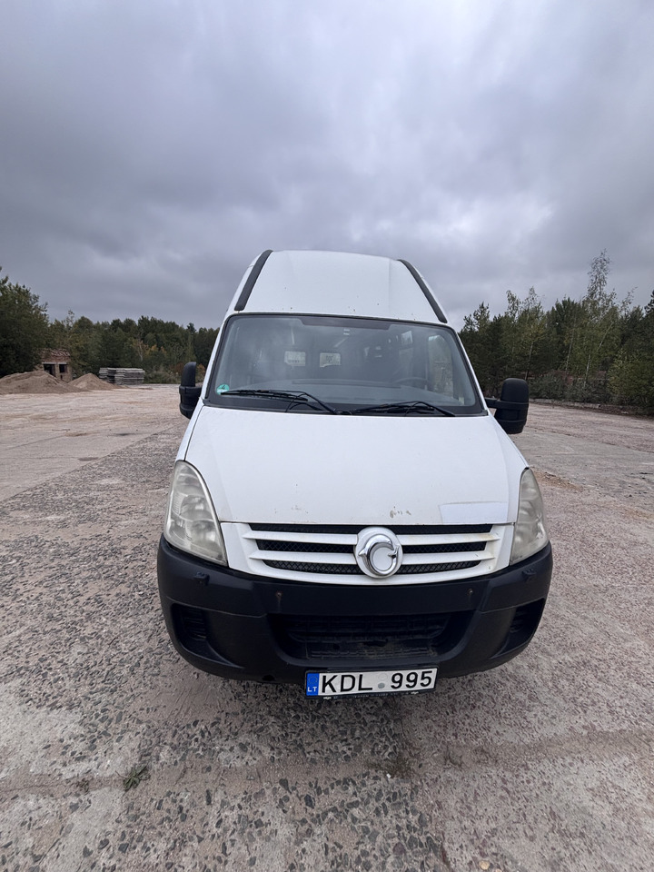 IVECO Daily - מיניבוס, כלי רכב מסחרי לנוסעים: תמונה 2 IVECO Daily - מיניבוס, כלי רכב מסחרי לנוסעים: תמונה 2