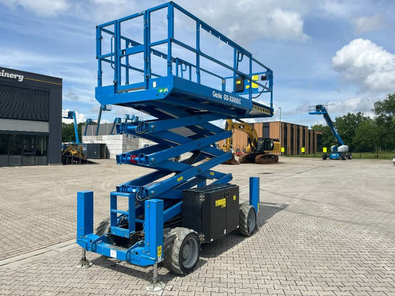 Genie GS 3369 DC - מעלית מספריים: תמונה 3 Genie GS 3369 DC - מעלית מספריים: תמונה 3