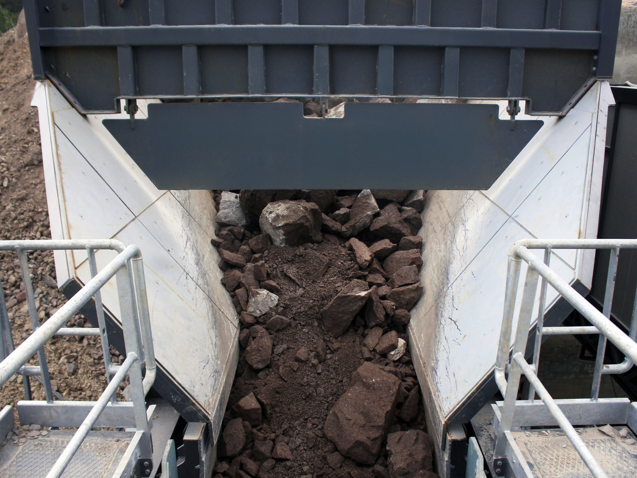 Constmach Alimentateur Vibrant Bunker Dans Des Capacités de 80 à 500 Tonnes - מכונת כרייה: תמונה 2 Constmach Alimentateur Vibrant Bunker Dans Des Capacités de 80 à 500 Tonnes - מכונת כרייה: תמונה 2