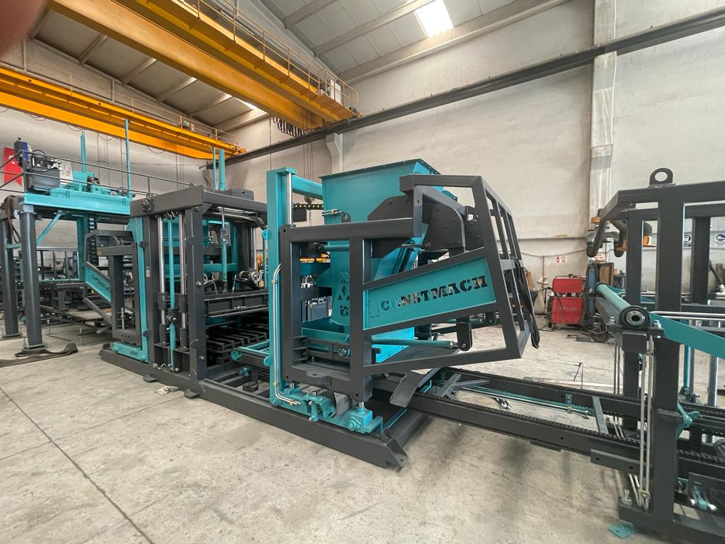 Constmach Machine à Fabriquer des Briquettes BS-42 (Machine à Fabriquer des Blocs de Béton) - ציוד לייצור בלוקים: תמונה 1 Constmach Machine à Fabriquer des Briquettes BS-42 (Machine à Fabriquer des Blocs de Béton) - ציוד לייצור בלוקים: תמונה 1