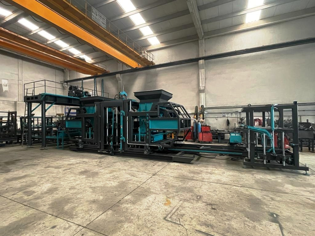 Constmach Machine de Fabrication de Blocs de Béton BS-20 Garantie de 2 ans - ציוד לייצור בלוקים: תמונה 2 Constmach Machine de Fabrication de Blocs de Béton BS-20 Garantie de 2 ans - ציוד לייצור בלוקים: תמונה 2