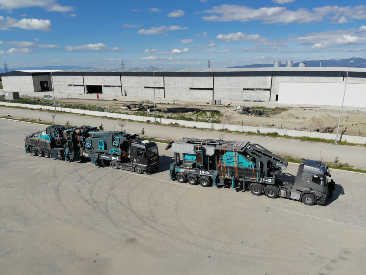 Constmach Mobile Stone Crushing Plant With Capacity Of 300 Tons - מגרסה ניידת: תמונה 1 Constmach Mobile Stone Crushing Plant With Capacity Of 300 Tons - מגרסה ניידת: תמונה 1