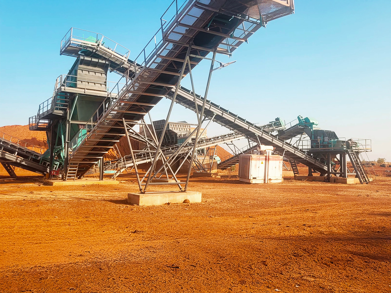 Constmach Stationary Stone Crushing and Screening Plant 50 to 1,000 TPH - מגרסה: תמונה 3 Constmach Stationary Stone Crushing and Screening Plant 50 to 1,000 TPH - מגרסה: תמונה 3