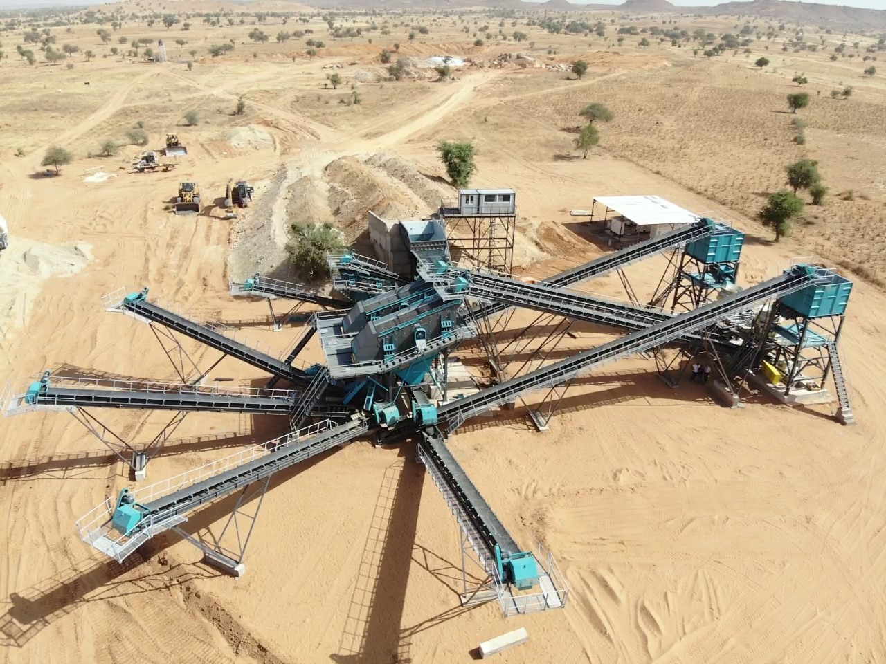 Constmach Stationary Stone Crushing and Screening Plant 50 to 1,000 TPH - מגרסה: תמונה 5 Constmach Stationary Stone Crushing and Screening Plant 50 to 1,000 TPH - מגרסה: תמונה 5