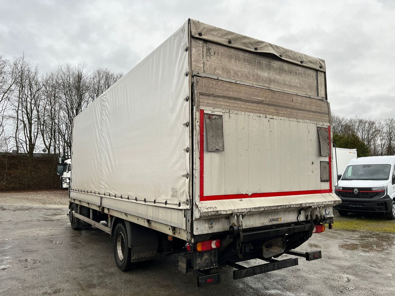 Renault MIDLUM 220 - משאית וילונות צד: תמונה 3 Renault MIDLUM 220 - משאית וילונות צד: תמונה 3