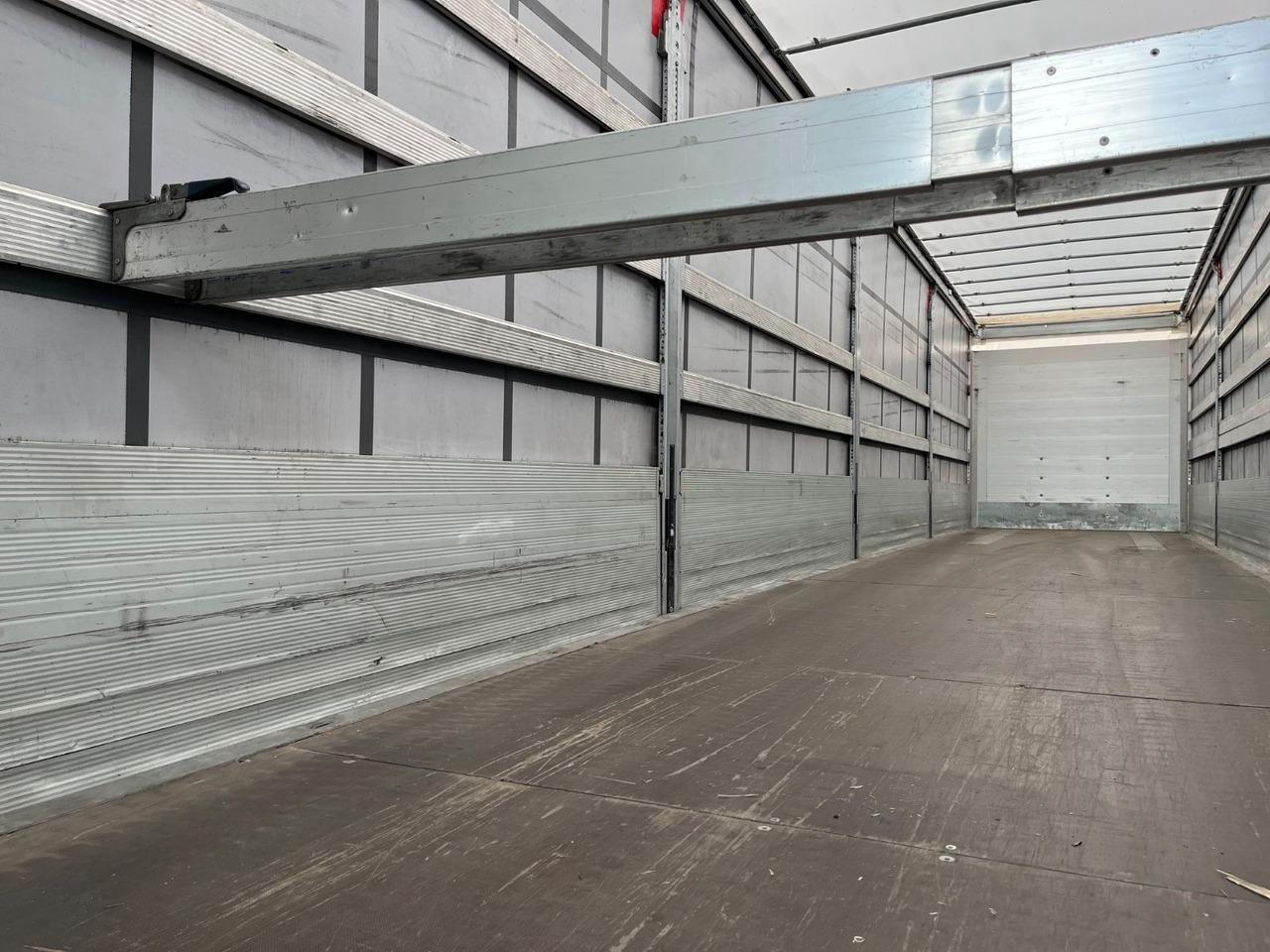 Schmitz Cargobull SCS 24 Bordwand - סמיטריילר עם וילונות צד: תמונה 4 Schmitz Cargobull SCS 24 Bordwand - סמיטריילר עם וילונות צד: תמונה 4
