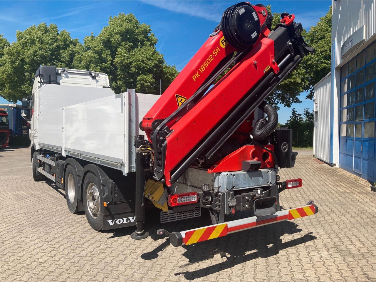 Volvo FH 6x2 R NLA Luftfederung - משאית צד נופל/ שטוחה, משאית מנוף: תמונה 4 Volvo FH 6x2 R NLA Luftfederung - משאית צד נופל/ שטוחה, משאית מנוף: תמונה 4