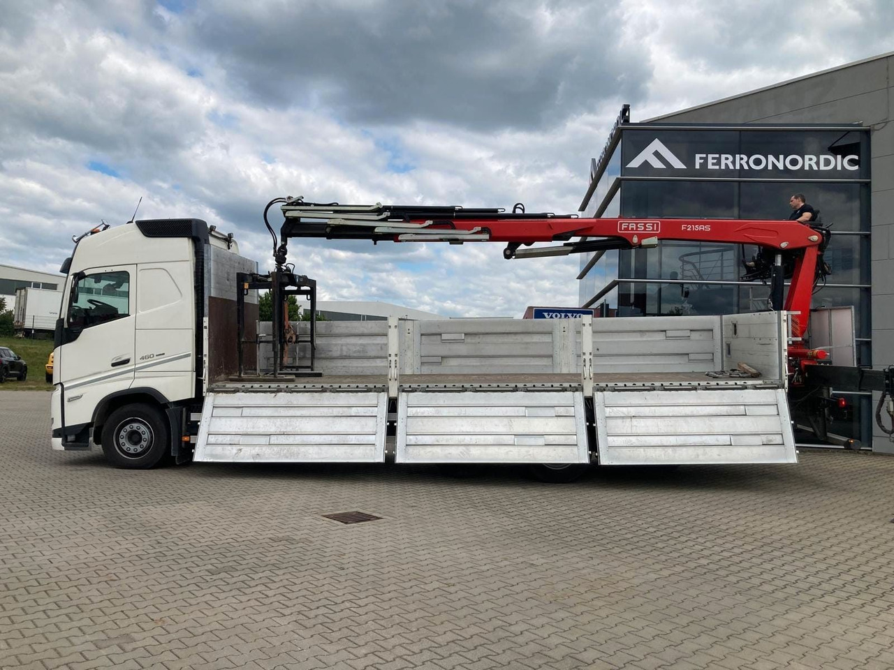 Volvo FH460 8x2 TRIDEM VLA&NLA gelenkt*FASSI F215AS.24 - משאית מנוף: תמונה 3 Volvo FH460 8x2 TRIDEM VLA&NLA gelenkt*FASSI F215AS.24 - משאית מנוף: תמונה 3