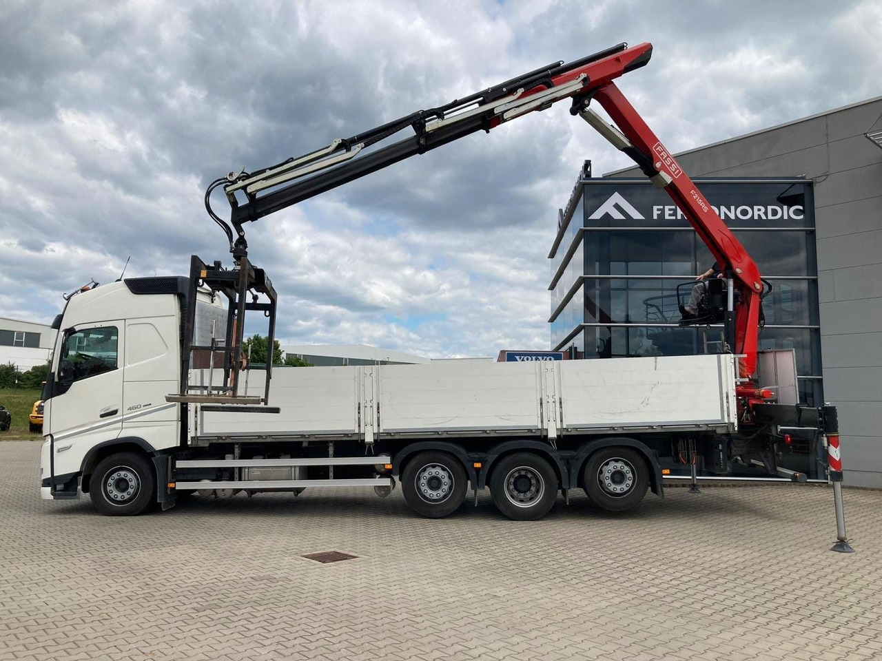Volvo FH460 8x2 TRIDEM VLA&NLA gelenkt*FASSI F215AS.24 - משאית מנוף: תמונה 4 Volvo FH460 8x2 TRIDEM VLA&NLA gelenkt*FASSI F215AS.24 - משאית מנוף: תמונה 4
