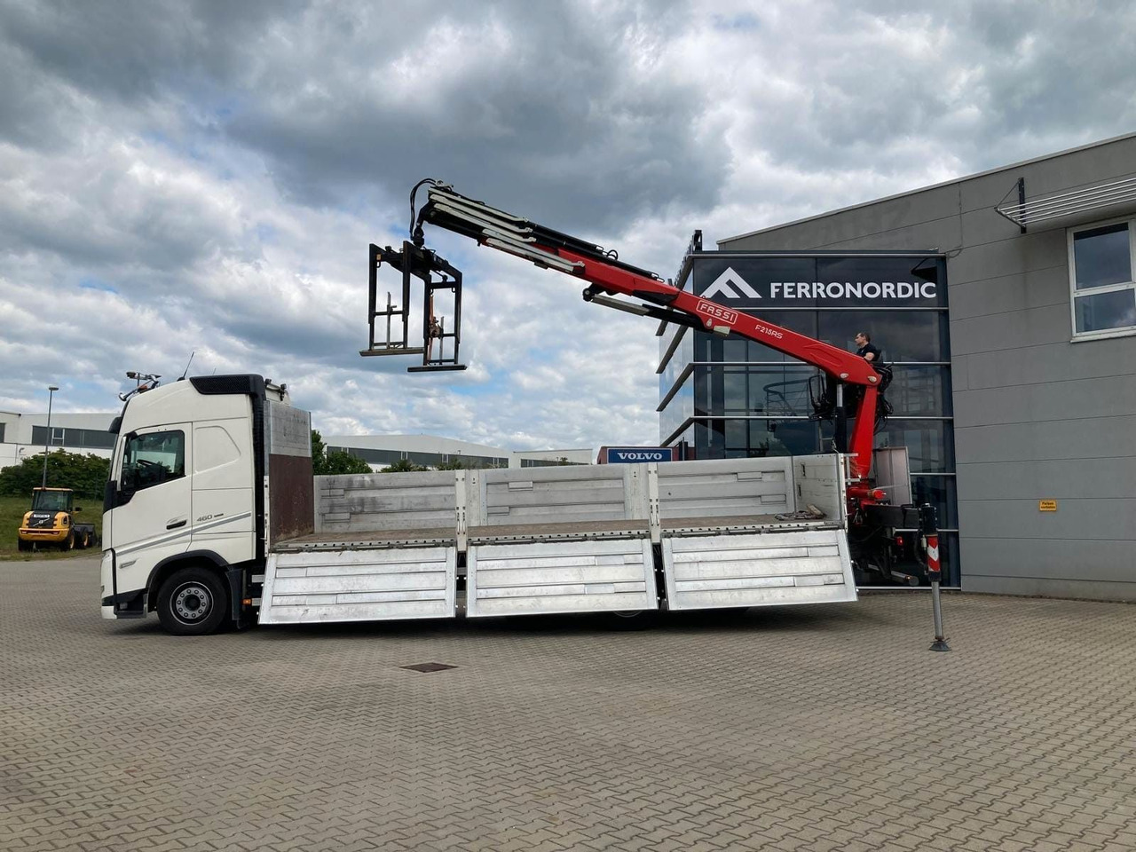 Volvo FH460 8x2 TRIDEM VLA&NLA gelenkt*FASSI F215AS.24 - משאית מנוף: תמונה 2 Volvo FH460 8x2 TRIDEM VLA&NLA gelenkt*FASSI F215AS.24 - משאית מנוף: תמונה 2