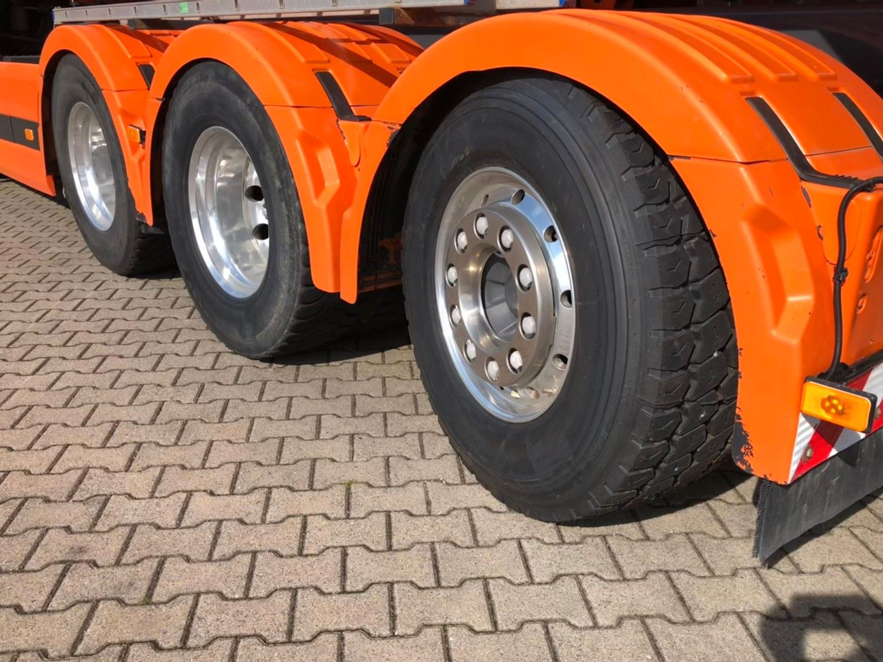 Volvo FH460 8x4 Tridem*TopZustand*excellent condition - מזהיר: תמונה 2 Volvo FH460 8x4 Tridem*TopZustand*excellent condition - מזהיר: תמונה 2