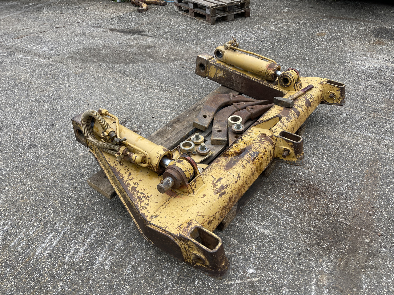 CATERPILLAR Multi Shank - מרטש עבור מעמיס זוחל: תמונה 1 CATERPILLAR Multi Shank - מרטש עבור מעמיס זוחל: תמונה 1