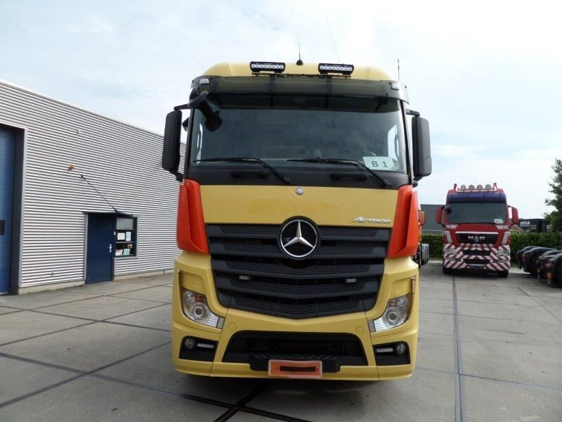 Mercedes-Benz Actros 3351 6x4 - יחידת טרקטור: תמונה 2 Mercedes-Benz Actros 3351 6x4 - יחידת טרקטור: תמונה 2