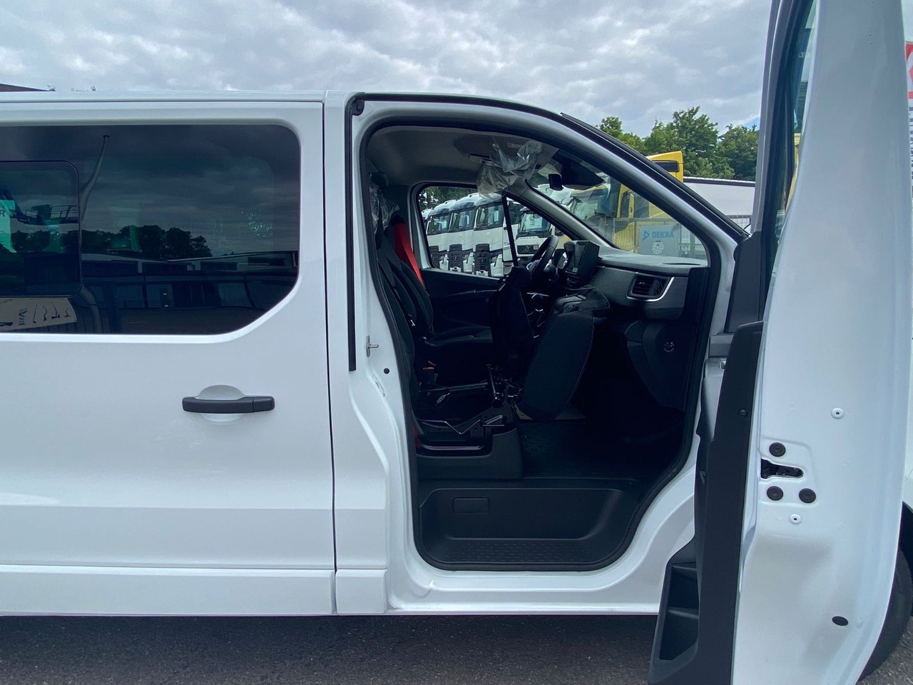 Renault TRAFIC RED KOMBI - מיניבוס, כלי רכב מסחרי לנוסעים: תמונה 3 Renault TRAFIC RED KOMBI - מיניבוס, כלי רכב מסחרי לנוסעים: תמונה 3