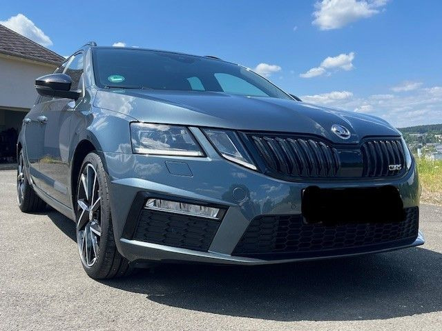 Skoda Octavia Combi RS 4x4 - רכב סטיישן: תמונה 2 Skoda Octavia Combi RS 4x4 - רכב סטיישן: תמונה 2