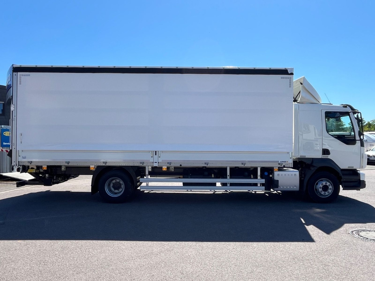 Volvo FL 16.280 Junge Schiebeplane - משאית וילונות צד: תמונה 4 Volvo FL 16.280 Junge Schiebeplane - משאית וילונות צד: תמונה 4