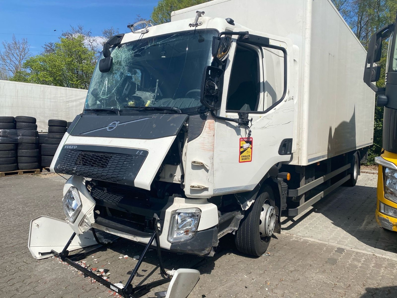 Volvo FL 16.280 Koffer Unfallschaden - משאית תיבה: תמונה 2 Volvo FL 16.280 Koffer Unfallschaden - משאית תיבה: תמונה 2