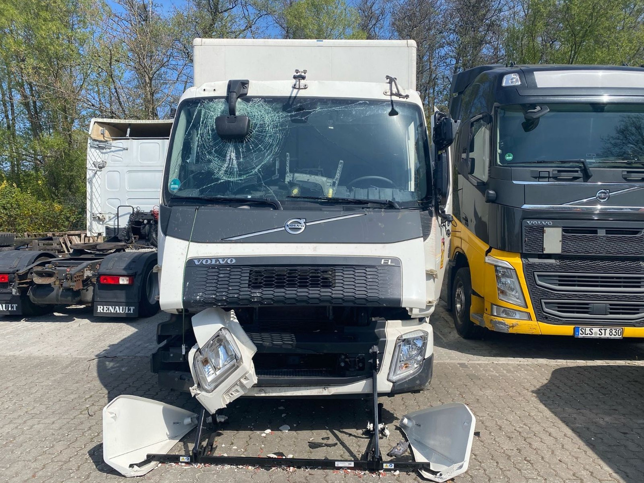 Volvo FL 16.280 Koffer Unfallschaden - משאית תיבה: תמונה 3 Volvo FL 16.280 Koffer Unfallschaden - משאית תיבה: תמונה 3