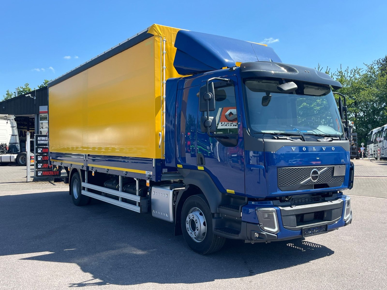 Volvo FL14.245 Junge Schiebeplane - משאית וילונות צד: תמונה 3 Volvo FL14.245 Junge Schiebeplane - משאית וילונות צד: תמונה 3