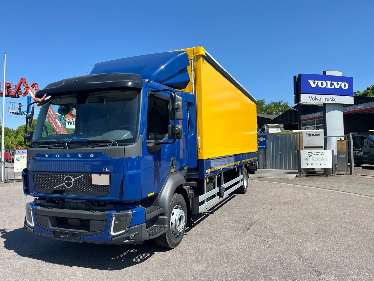 Volvo FL14.245 Junge Schiebeplane - משאית וילונות צד: תמונה 1 Volvo FL14.245 Junge Schiebeplane - משאית וילונות צד: תמונה 1
