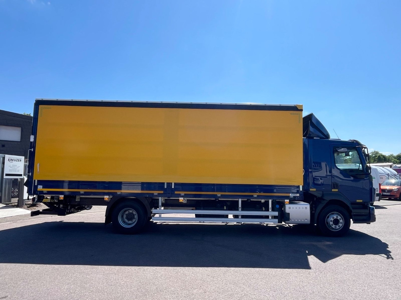 Volvo FL14.245 Junge Schiebeplane - משאית וילונות צד: תמונה 4 Volvo FL14.245 Junge Schiebeplane - משאית וילונות צד: תמונה 4