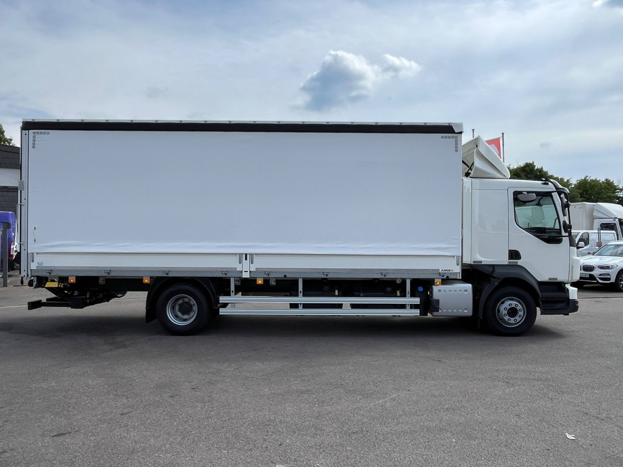 Volvo FL16.280 Junge Schiebeplane - משאית וילונות צד: תמונה 4 Volvo FL16.280 Junge Schiebeplane - משאית וילונות צד: תמונה 4