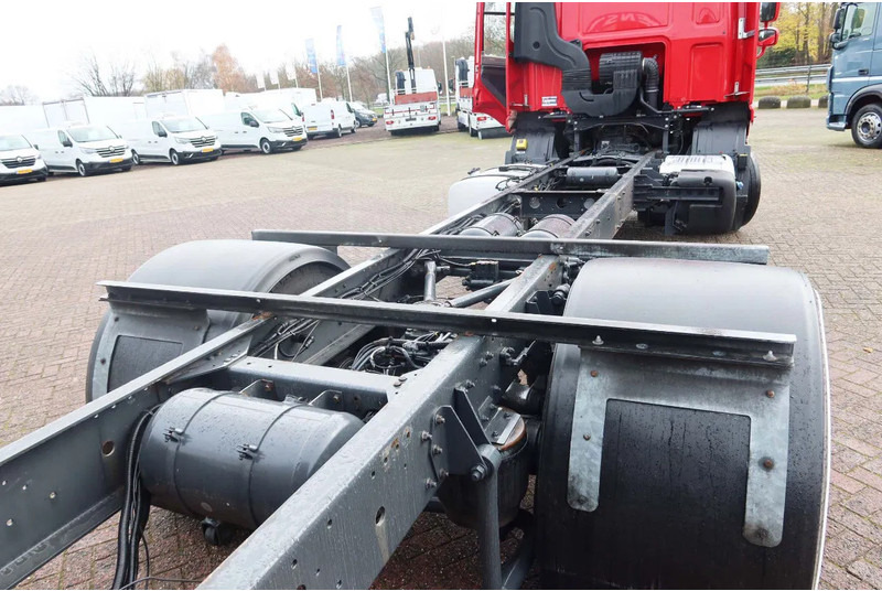 DAF CF 290 FA Chassis + 2500 KG Dhollandia laadklep - משאית עם שלדת תא: תמונה 4 DAF CF 290 FA Chassis + 2500 KG Dhollandia laadklep - משאית עם שלדת תא: תמונה 4