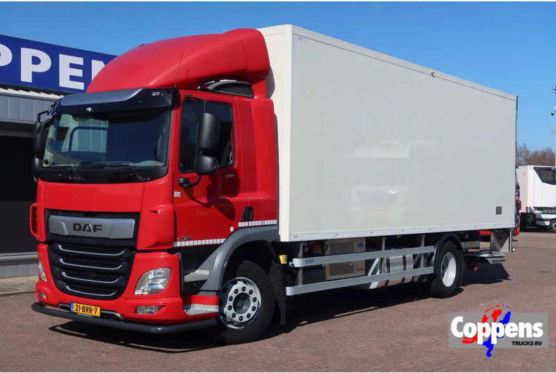 DAF CF 300 Koel/Vries Carrier iceland + Dhollandia 2500KG klep trenn wand - משאית קירור: תמונה 1 DAF CF 300 Koel/Vries Carrier iceland + Dhollandia 2500KG klep trenn wand - משאית קירור: תמונה 1