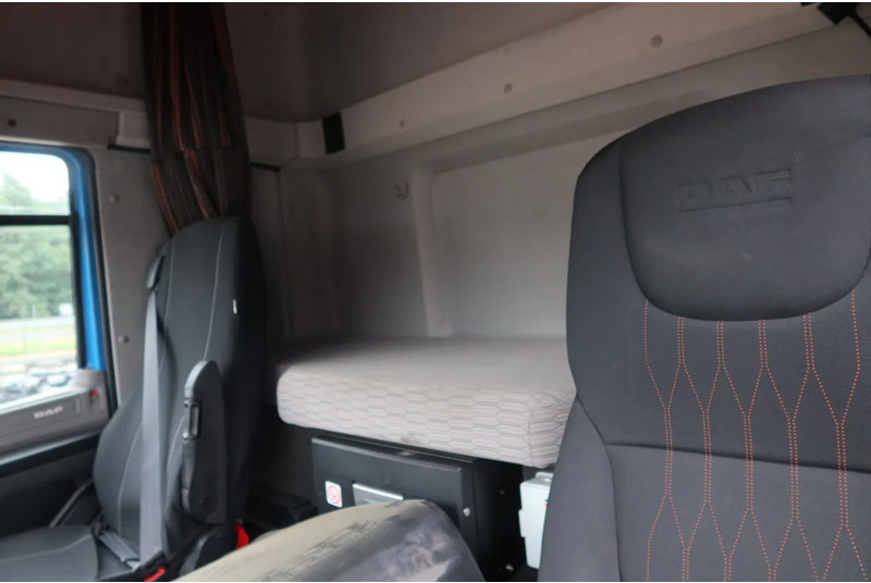 DAF CF 410 Bakwagen + Onderschuif klep - משאית תיבה: תמונה 5 DAF CF 410 Bakwagen + Onderschuif klep - משאית תיבה: תמונה 5