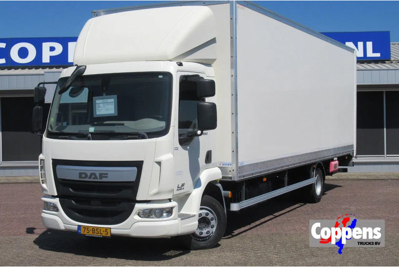 DAF LF 250 250 bak + klep + schuifzeil E6 - משאית וילונות צד: תמונה 1 DAF LF 250 250 bak + klep + schuifzeil E6 - משאית וילונות צד: תמונה 1