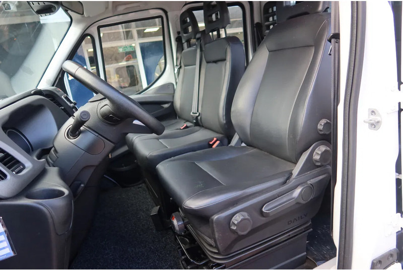 Iveco Daily 35C16 HI Matic Dubbele cabine open 7 persoons uitvoering. Dubbel lucht achter as. 3.0 L motor - כלי רכב מסחרי במיטה שטוחה, כלי רכב מסחרי קומבי: תמונה 4 Iveco Daily 35C16 HI Matic Dubbele cabine open 7 persoons uitvoering. Dubbel lucht achter as. 3.0 L motor - כלי רכב מסחרי במיטה שטוחה, כלי רכב מסחרי קומבי: תמונה 4