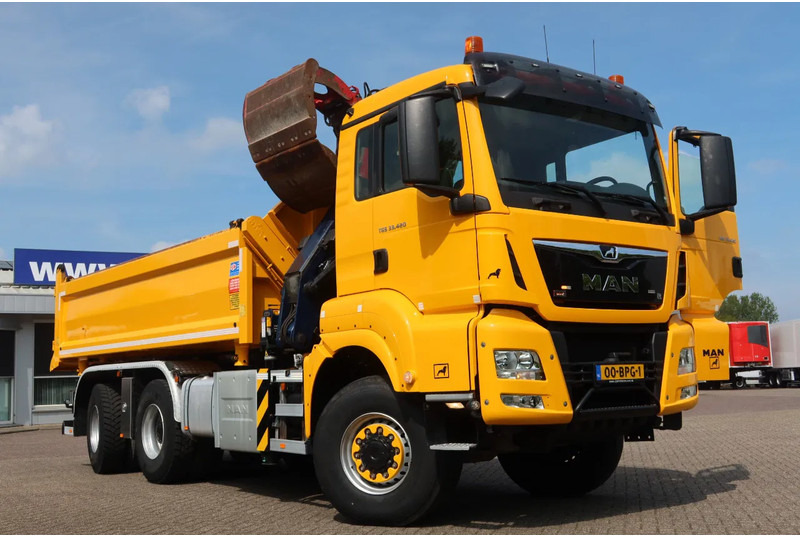 MAN TGS 33.420 2 Zijdige kipper + kraan 6x6 Stuur as - משאית מנוף: תמונה 2 MAN TGS 33.420 2 Zijdige kipper + kraan 6x6 Stuur as - משאית מנוף: תמונה 2