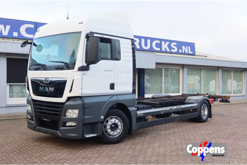 MAN TGX 18 .340 4x2 Full air Chassis, twist locks - משאית עם שלדת תא: תמונה 1 MAN TGX 18 .340 4x2 Full air Chassis, twist locks - משאית עם שלדת תא: תמונה 1