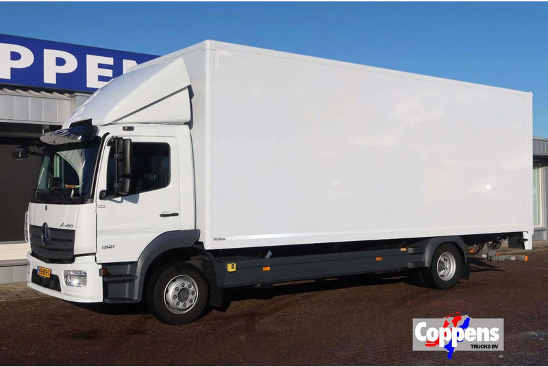 Mercedes-Benz Atego 1321L Bakwagen Laadklep 2000kg / 3 Stoelen!! - משאית תיבה: תמונה 1 Mercedes-Benz Atego 1321L Bakwagen Laadklep 2000kg / 3 Stoelen!! - משאית תיבה: תמונה 1