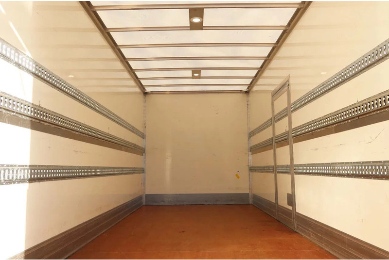 Mercedes-Benz Atego 1321L Bakwagen Laadklep 2000kg / 3 Stoelen!! - משאית תיבה: תמונה 4 Mercedes-Benz Atego 1321L Bakwagen Laadklep 2000kg / 3 Stoelen!! - משאית תיבה: תמונה 4
