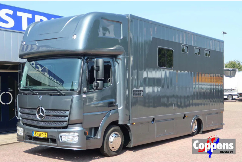 Mercedes-Benz Atego 816 L 3 Paarden/4 Ponies Nieuwe APK + nieuwe accu. - משאית סוסים: תמונה 1 Mercedes-Benz Atego 816 L 3 Paarden/4 Ponies Nieuwe APK + nieuwe accu. - משאית סוסים: תמונה 1