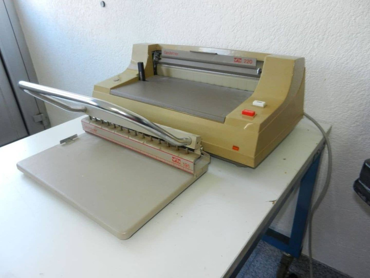 Gestetner 220 - מכונת כריכה: תמונה 3 Gestetner 220 - מכונת כריכה: תמונה 3