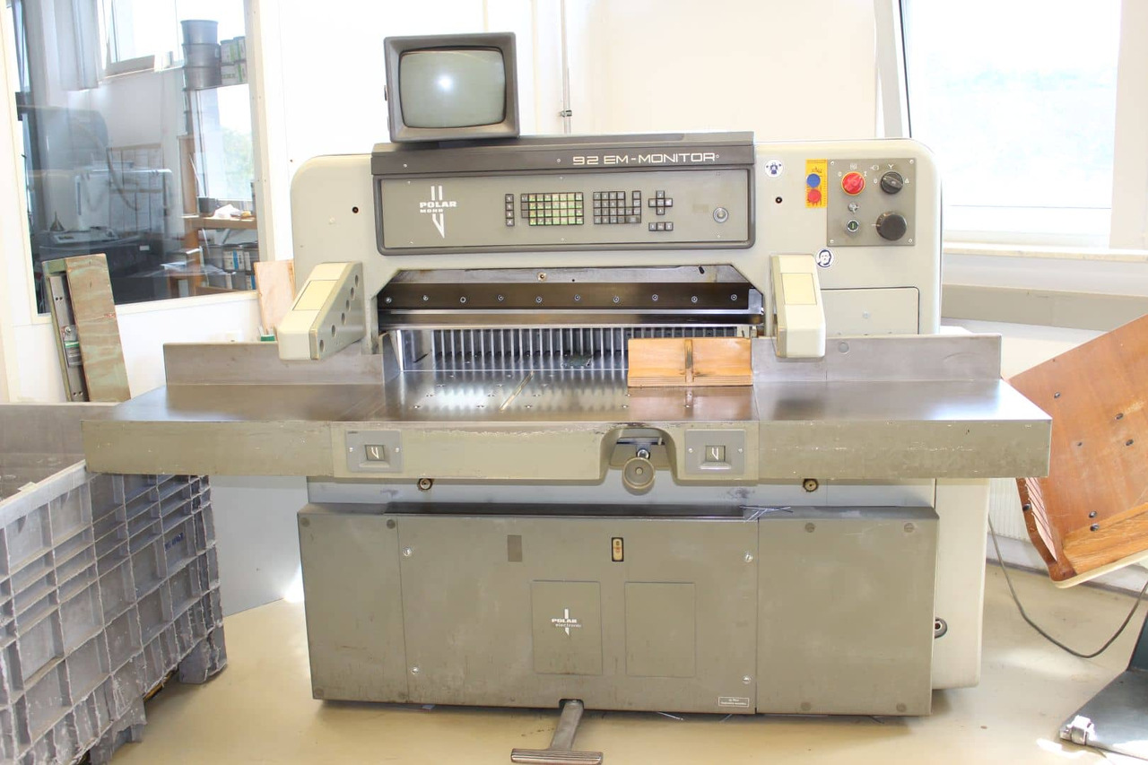 Polar 92 EM-MON - מכונת חיתוך נייר: תמונה 1 Polar 92 EM-MON - מכונת חיתוך נייר: תמונה 1