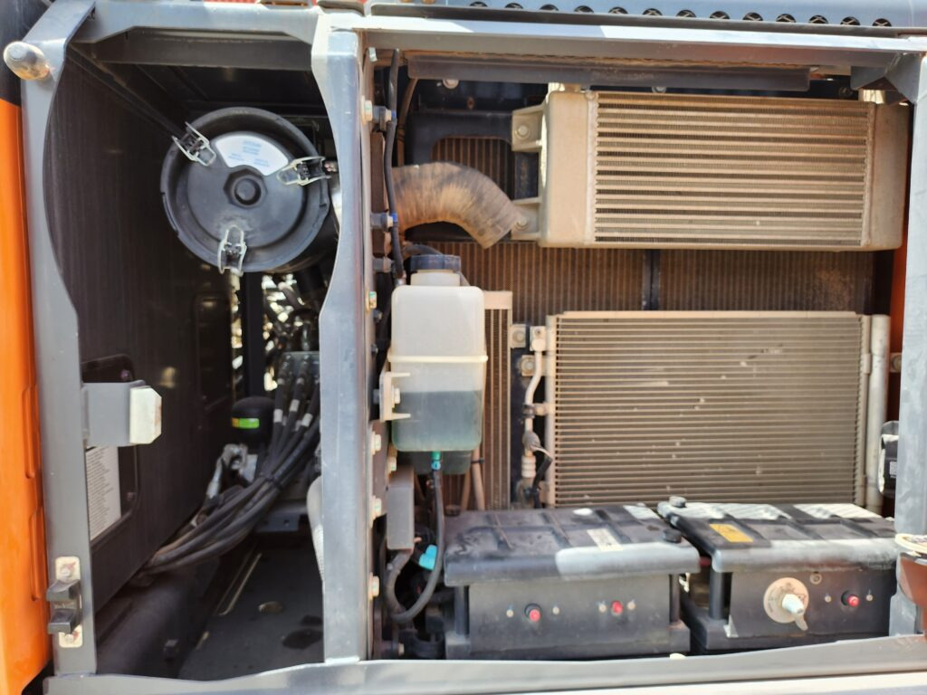 מחפר סורק HITACHI ZX300LCN-6: תמונה 11