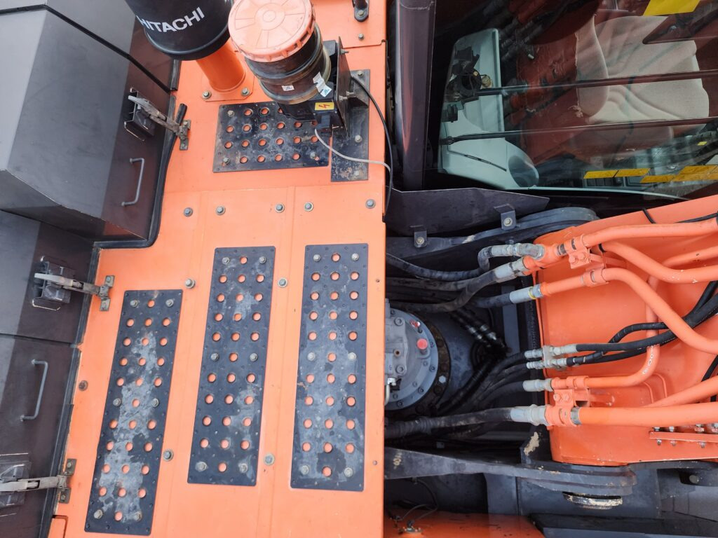 מחפר סורק HITACHI ZX300LCN-6: תמונה 7