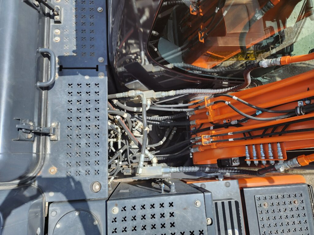 מחפר סורק HITACHI ZX300LCN-6: תמונה 8