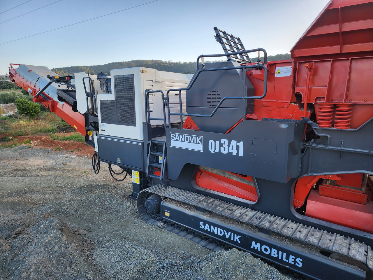 SANDVIK QJ341 - מגרסת מלחציים: תמונה 4 SANDVIK QJ341 - מגרסת מלחציים: תמונה 4