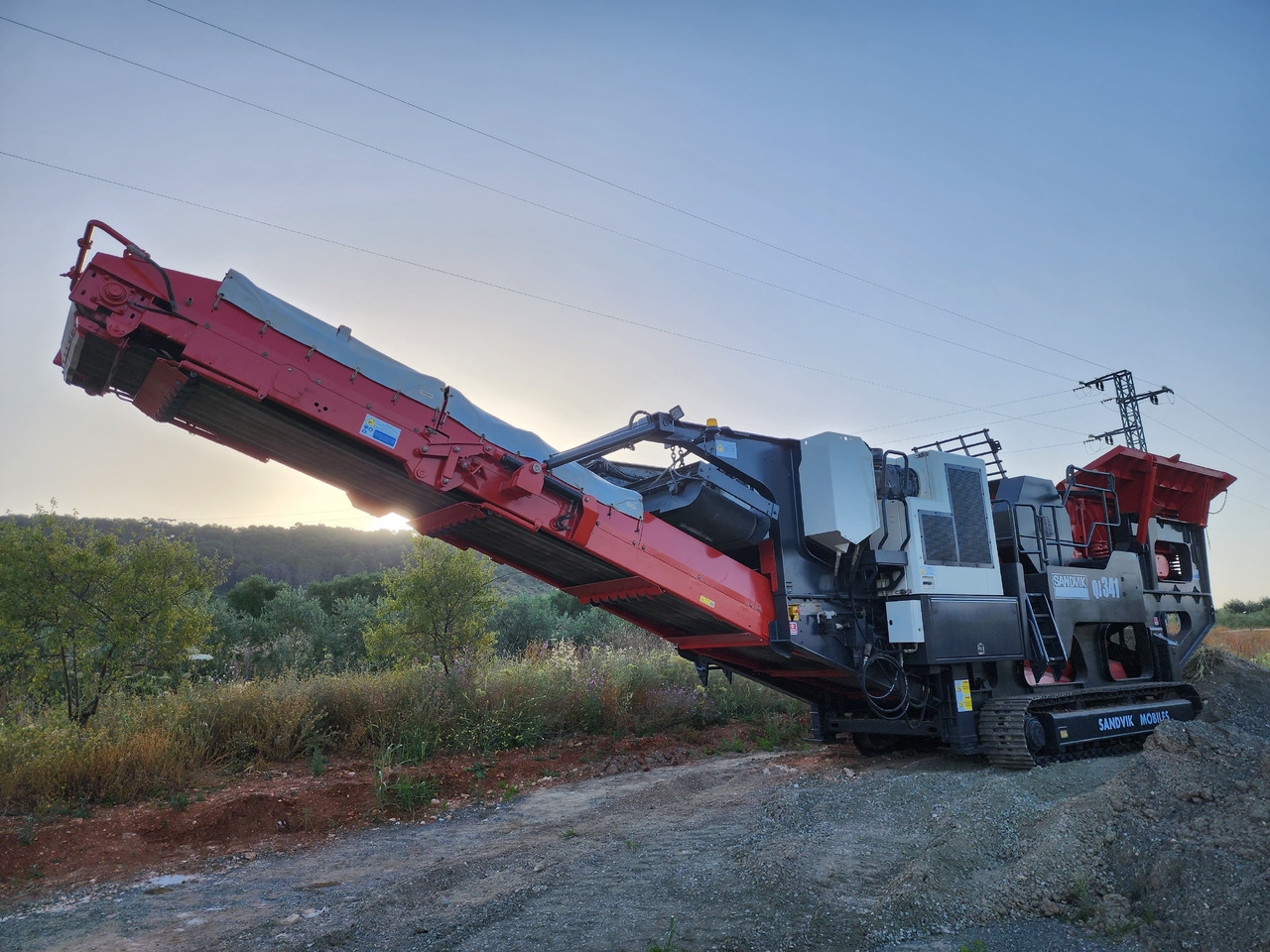 SANDVIK QJ341 - מגרסת מלחציים: תמונה 1 SANDVIK QJ341 - מגרסת מלחציים: תמונה 1