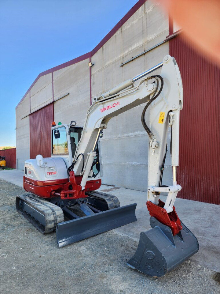 TAKEUCHI TB260 - מיני מחפר: תמונה 5 TAKEUCHI TB260 - מיני מחפר: תמונה 5