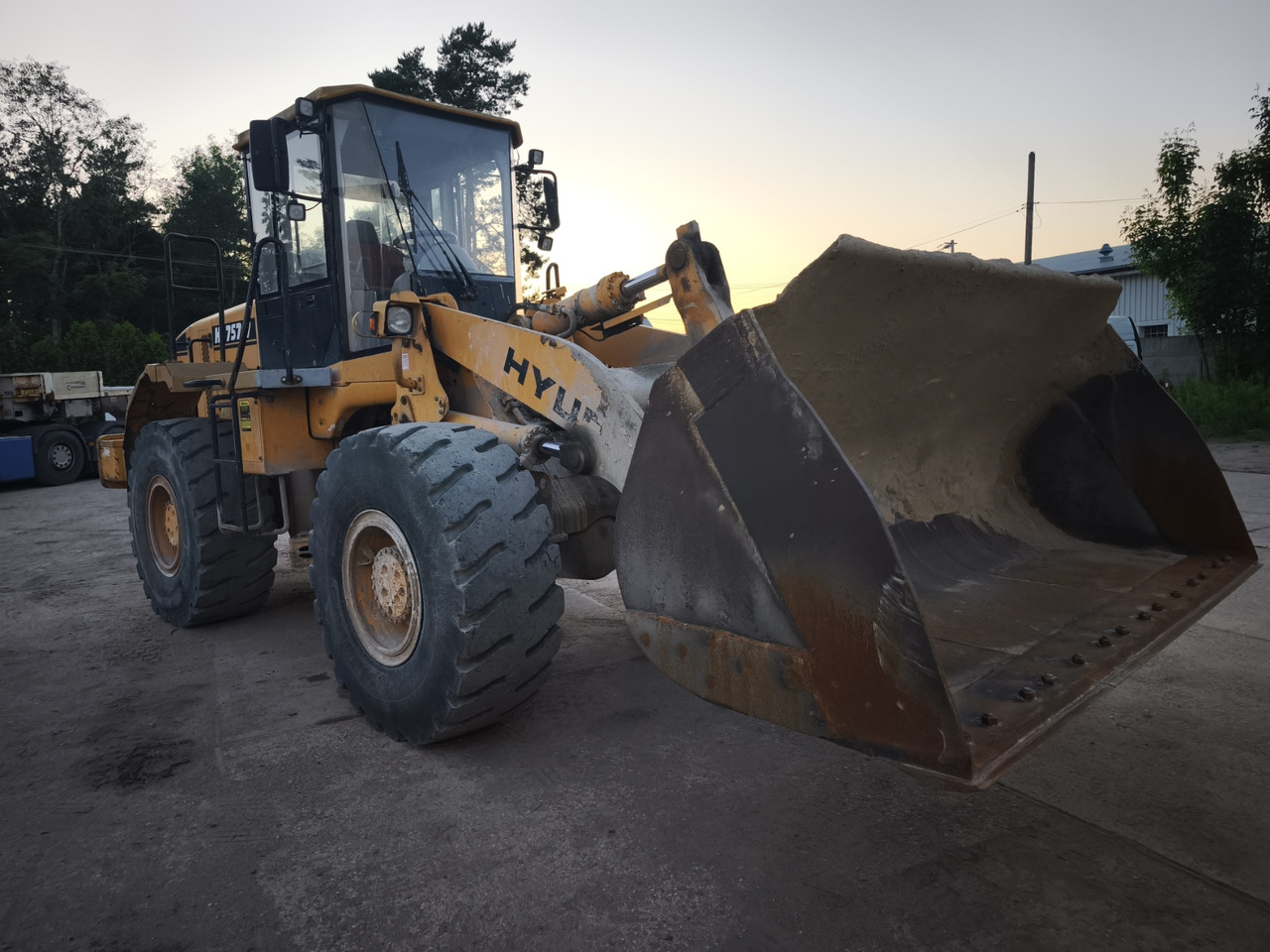 HYUNDAI 757-7 - מעמיס גלגלים: תמונה 1 HYUNDAI 757-7 - מעמיס גלגלים: תמונה 1
