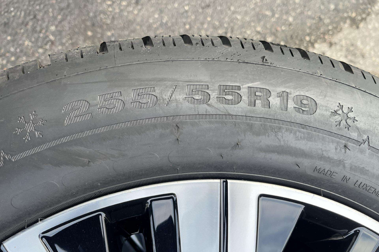 Volkswagen Toureg - חבילת גלגלים וצמיגים עבור מכונית: תמונה 4 Volkswagen Toureg - חבילת גלגלים וצמיגים עבור מכונית: תמונה 4