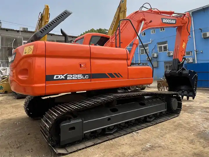 20 ton heavy machine used excavator digger doosan dx225lc with good performance - מחפר סורק: תמונה 4 20 ton heavy machine used excavator digger doosan dx225lc with good performance - מחפר סורק: תמונה 4