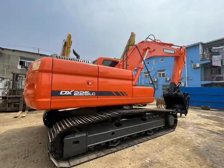 Best Selling DOOSAN excavator machine construction used machinery equipment dx225 used excavators in stock - מחפר: תמונה 3 Best Selling DOOSAN excavator machine construction used machinery equipment dx225 used excavators in stock - מחפר: תמונה 3